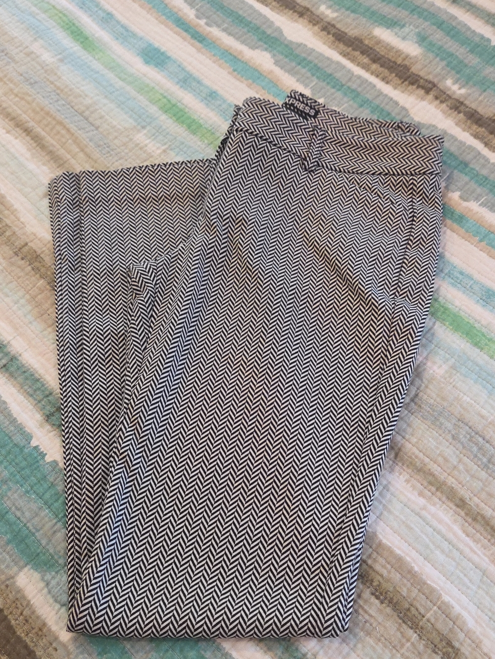 Express Women's Chevron Editor Pants in Black and White